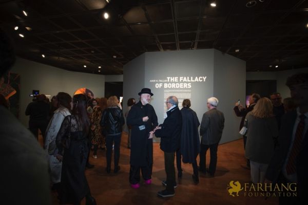 THE FALLACY OF BORDERS 049